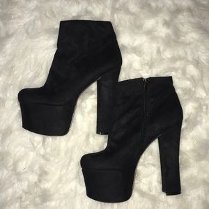 Wild pair black ankle boots